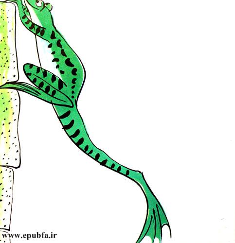 سنگهای دور چاه را گرفت و یکییکی بالا رفت تا به سر چاه رسید.